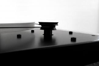 C-Shape-Platter.jpg Suspension du moteur de la New Horizon GD 1